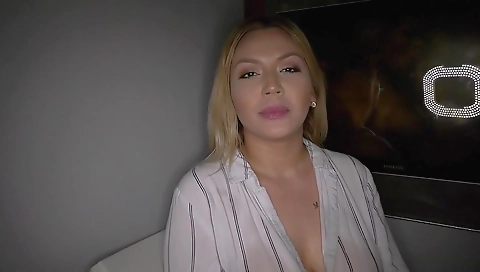 Amateur blonde with a huge booty gets her big titties swayed