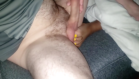 Amateur couple fucks on the floor in a foot fetish