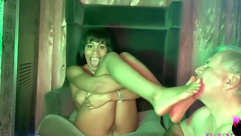 Ebony babe with a perfect ass gets her foot fucked