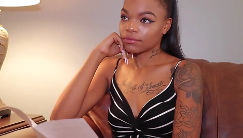 Brunette chick gets on top of her boyfriend and pipped