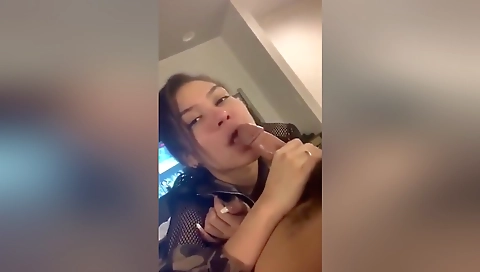 Amateur brunette with a great ass getting a deepthroat
