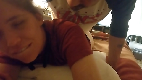 Amateur couple fuck in the kitchen and they fuck each other