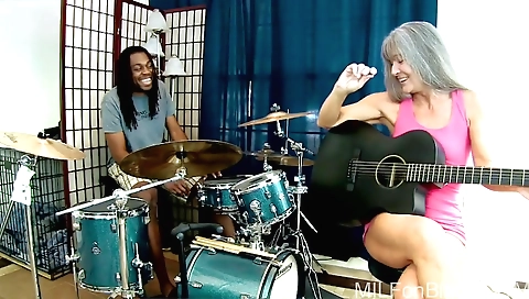 Busty mature milf is sitting on her ass and showing off