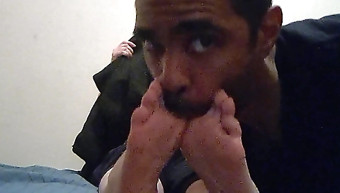 Blonde with fetish for feet showing her feet on webcam