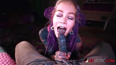 Tattooed babe with big ass fucks her friend and faces