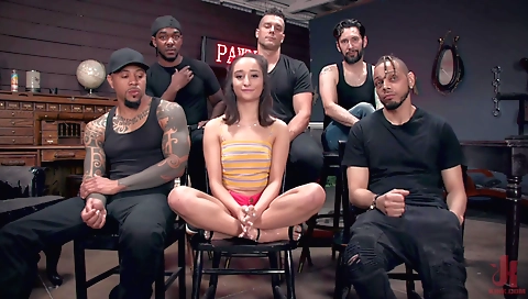 Babe and her boyfriend go to pawn shop and start fucking